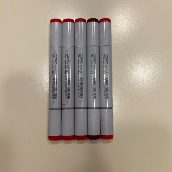 Copic Sketch Marker Set of 5 in Red - Picture 1 of 3